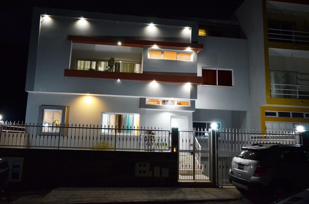 Appartement House Gonçalves à Praia Extérieur photo